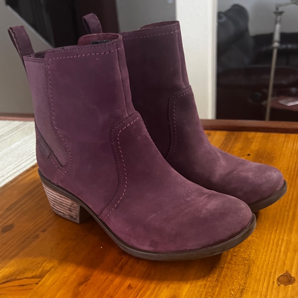 Teva boots! Great shape! Size 8